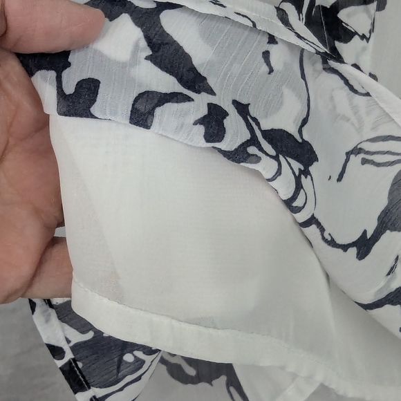 Evan-Picone Size 12 Petite NWT Sleeveless Blouse With Ruffle Neckline - Picture 4 of 11